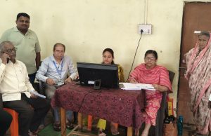 संजय गांधी, श्रावणबाळ व इंदिरा गांधी निराधार योजनेतील लाभार्थ्यांसाठी तेलकामठीत हयात प्रमाणपत्र शिबिर संपन्न