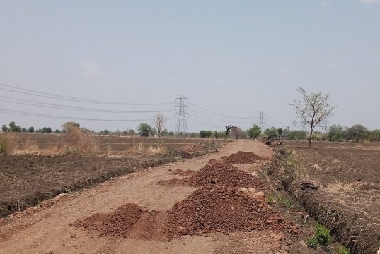 शेतकरी निळकंठ ढेंगळे यांची हरदोली-खानगाव पांधण रस्त्यावर सीडी वर्क व पाणी निचऱ्याच्या व्यवस्थेची तहसीलदारांकडे मागणी