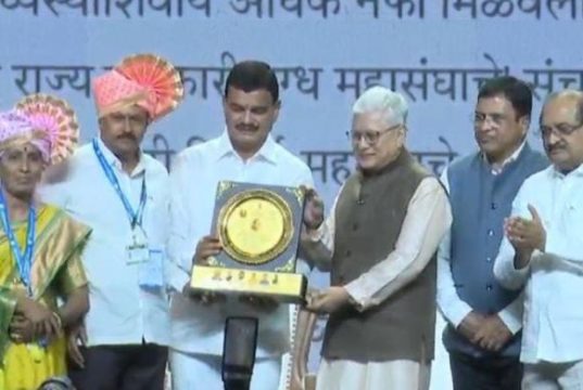 वसंतराव नाईक कृषिभूषण पुरस्काराने बाबाराव कोढे सन्मानित