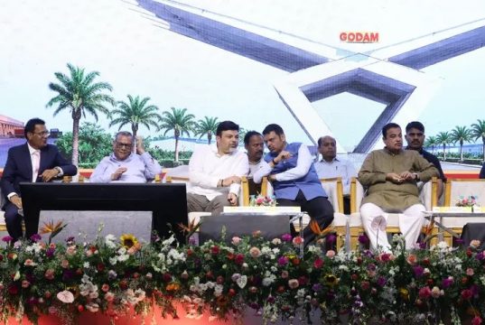 नितीन गडकरी आणि देवेंद्र फडणवीस यांच्या हस्ते नागपुरात ‘गोदाम लॉजिस्टिक्स पार्क’चा भव्य शुभारंभ – नागपूर बनणार देशाचे ‘लॉजिस्टिक्स कॅपिटल’!