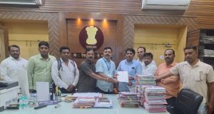 व्हॉईस ऑफ मीडिया नागपूर आक्रमक – जाहिरात दरवाढीसाठी जिल्हाधिकारी नागपूर यांना निवेदन