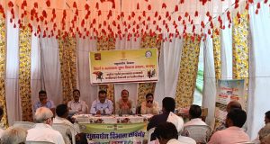 आष्टी येथे कृषी दिनानिमित्त पशुपालकांना शासकीय योजनांचे मार्गदर्शन