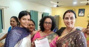 मानकर आदर्श विद्यालयात आमदार चित्रा वाघ व डॉ. राजीव पोतदार यांचा विद्यार्थ्यांशी संवाद – संविधानिक मूल्यांची जाणीव बालपणापासून होण्याची गरज