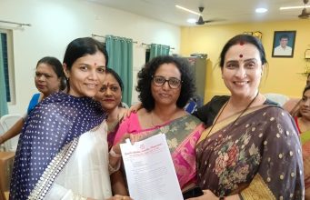 मानकर आदर्श विद्यालयात आमदार चित्रा वाघ व डॉ. राजीव पोतदार यांचा विद्यार्थ्यांशी संवाद – संविधानिक मूल्यांची जाणीव बालपणापासून होण्याची गरज